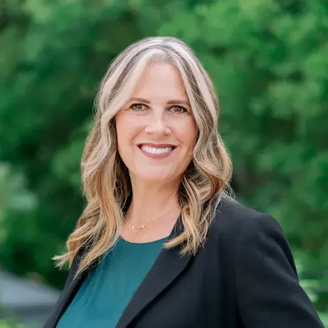 Dionne Veronin, real estate agent in Huntington Beach