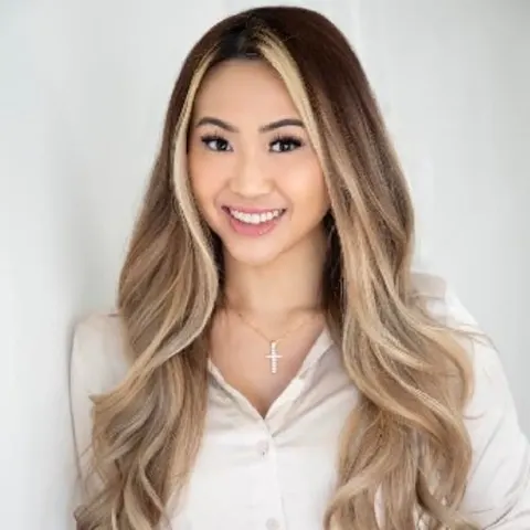 Trisha Voong, real estate agent in Irvine
