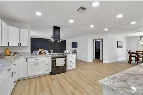 Bao Xiong, real estate agent in Oroville