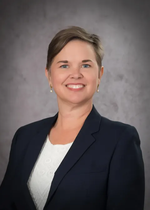 Evie Feldman, real estate agent in Paradise