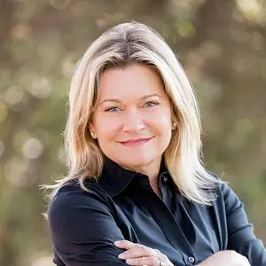 Gillan Abercrombie, real estate agent in La Crescenta