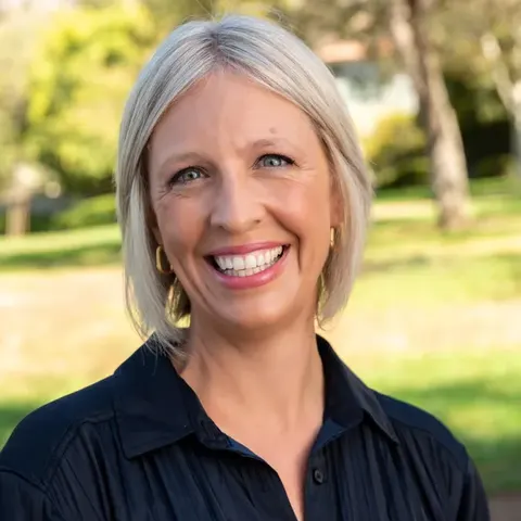 Holly Breckheimer, real estate agent in Altadena