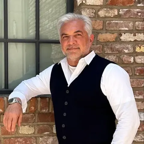 Arbi Derian, real estate agent in Pasadena