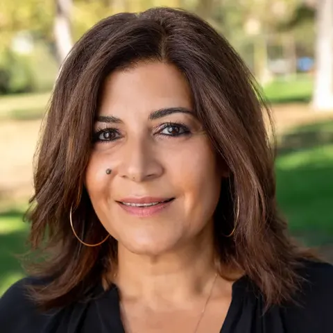 Nora Sarkissian, real estate agent in Pasadena