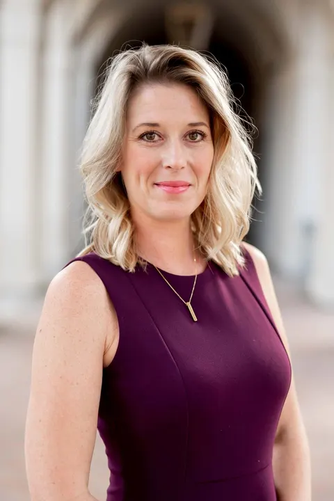 Sarah Veloz, real estate agent in Glendale