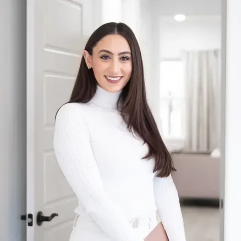 Sara Darby, real estate agent in Altadena