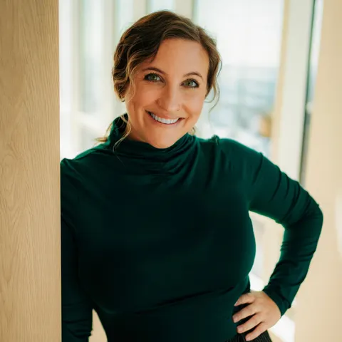 Emilee Sutherland, real estate agent in Corona