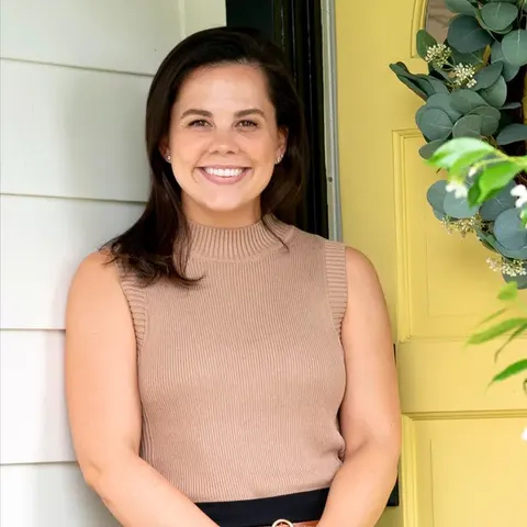 Mary Kimes, real estate agent in Altadena