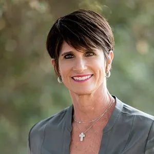 Christine Navarro, real estate agent in Pasadena