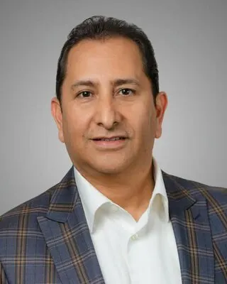 Hector Alvizures, real estate agent in Azusa