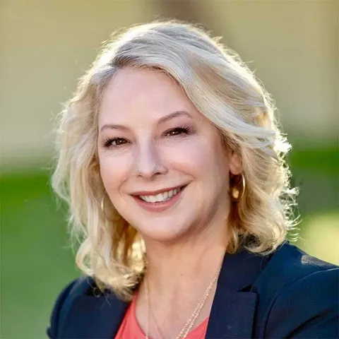 Sandra Argumedo, real estate agent in Corona