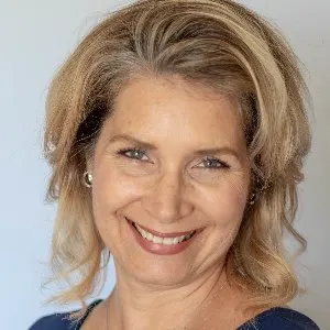 Christine Armendariz, real estate agent in Lakewood