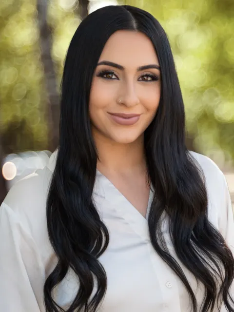 Pareli Amirkhanian, real estate agent in Glendale