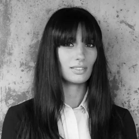 Hanni Fox, real estate agent in Los Angeles