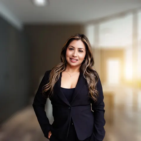 Juliana Canela, real estate agent in Los Angeles