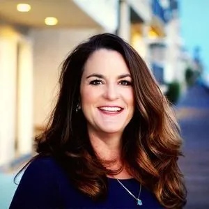Crystal Glenning, real estate agent in Long Beach