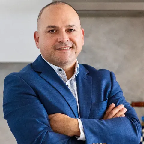 Alfredo Gonzalez, real estate agent in Bell
