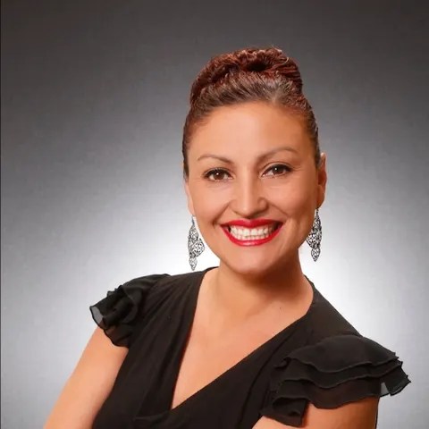 Aurelia Vega, real estate agent in Santa Maria