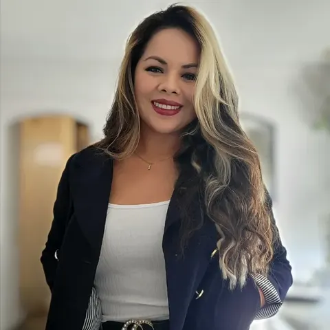 Monique Garza, real estate agent in Santa Maria