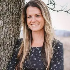 Descygene Simunovich, real estate agent in Tehachapi