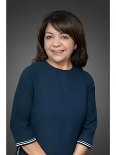 Julie Lopez, real estate agent in Apple Valley