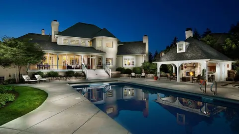 Kelly Laird, real estate agent in Seal Beach