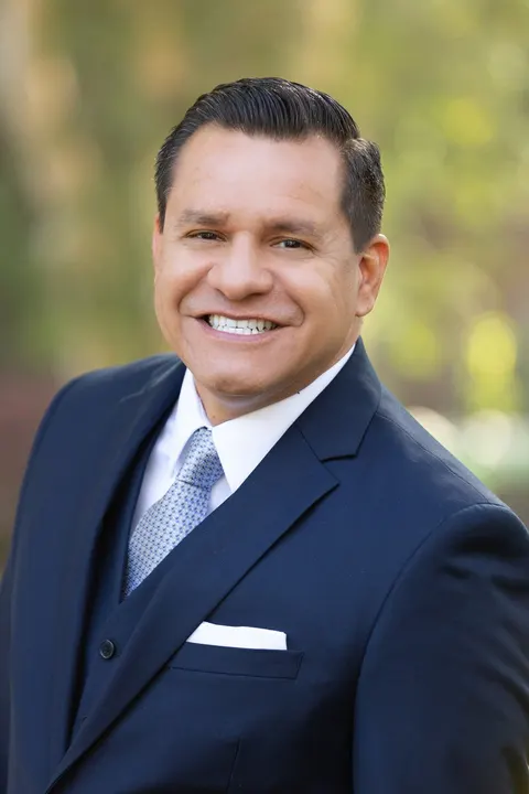 Kenneth Lee, real estate agent in Fullerton