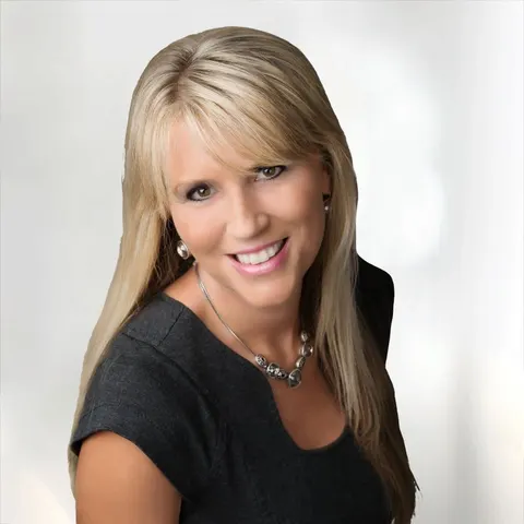 Annette Macdonald, real estate agent in Fullerton