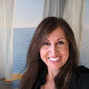 Mia Mcglynn, real estate agent in Harbor City