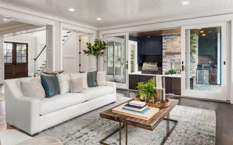Nelida Mora, real estate agent in Yorba Linda