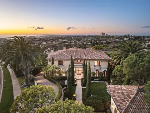 Quynh Nguyen, real estate agent in Huntington Beach