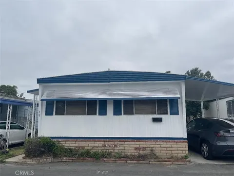 Holly Nguyen, real estate agent in Santa Ana