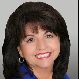 Cynthia Thomas, real estate agent in Fullerton