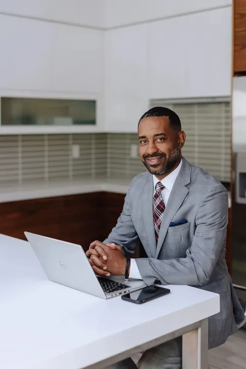 Antonio Sears, real estate agent in Fullerton