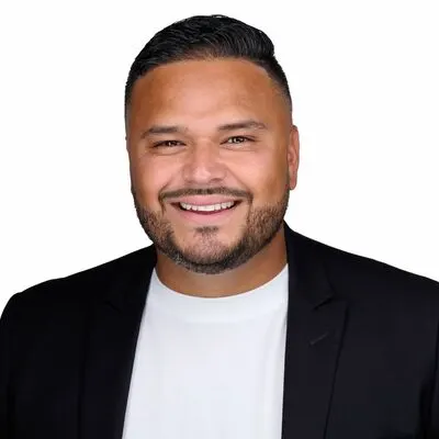 Jay Figueroa, real estate agent in Los Angeles