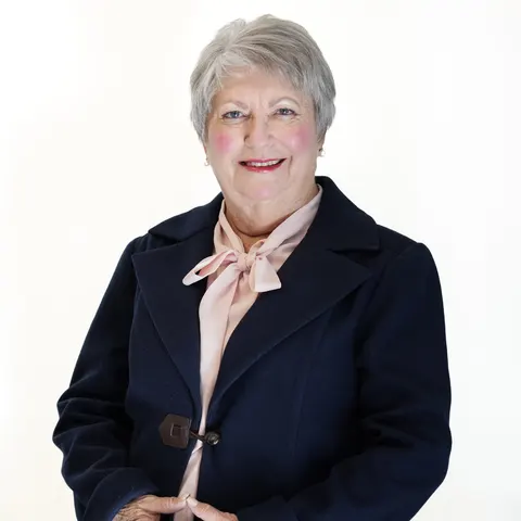 Darla Gogin, real estate agent in Brea