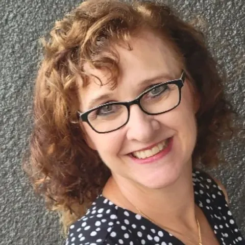 Lisa Hanson, real estate agent in Anaheim