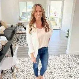 Adrienne Kennedy, real estate agent in Cathedral City