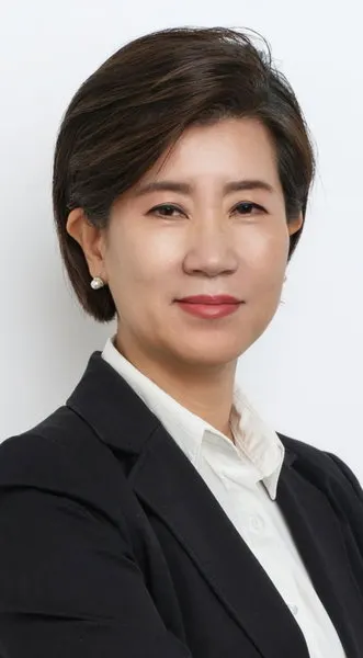 Gina Lee, real estate agent in Seal Beach