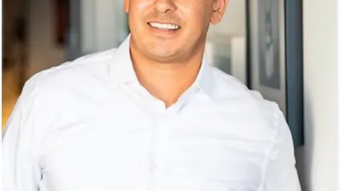 Mario Mitchell, real estate agent in Long Beach