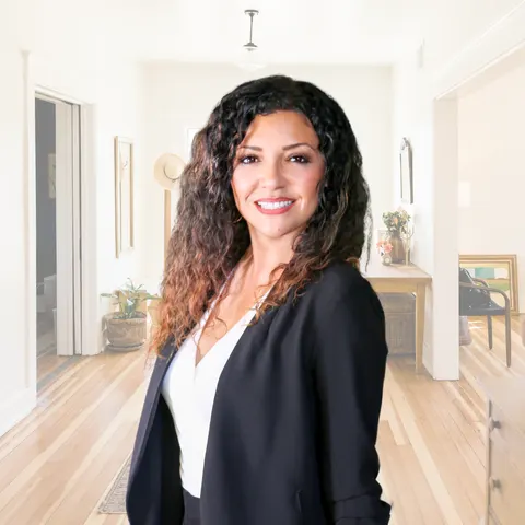 Bobbie Ochoa, real estate agent in Fontana