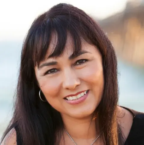 Suzanne Padilla Gillogly, real estate agent in Long Beach