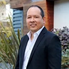 Ronald Perez, real estate agent in Los Angeles