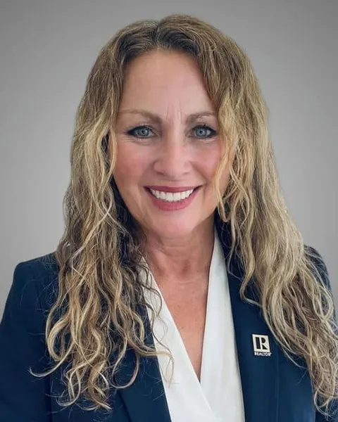Kristina Quinn, real estate agent in Corona