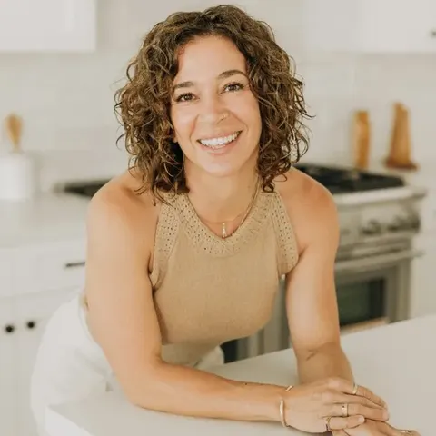 Sabrina Salamone, real estate agent in Santa Ana