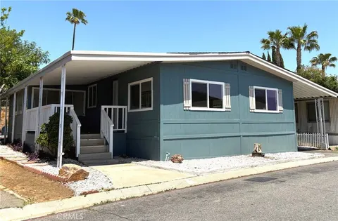 Leslie Carmona Singer, real estate agent in Jurupa Valley