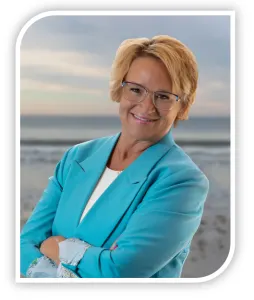 Sandra Smith, real estate agent in Apple Valley