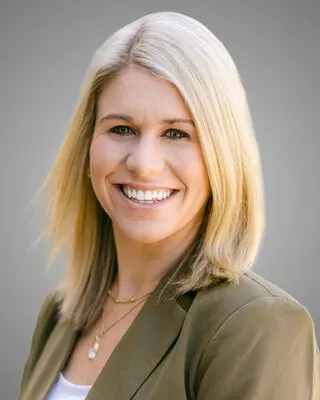 Amber Smyser, real estate agent in Fullerton