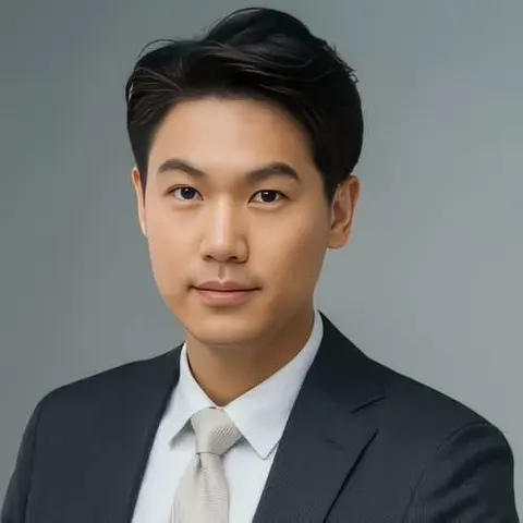 Long Zhang, real estate agent in Diamond Bar
