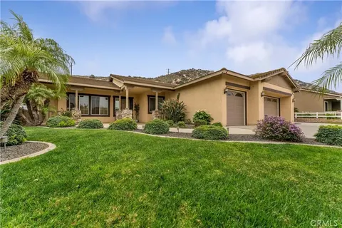 Joanne Mullins, real estate agent in Norco
